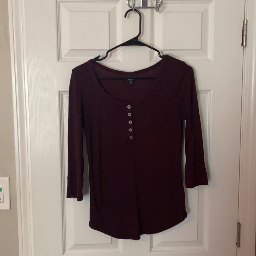 Quarter sleeve top